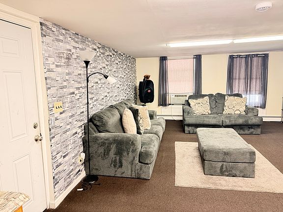 3rd image of 636 Main St APT 4
