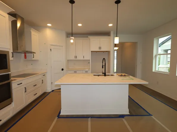 5663 Maydale Ave, Wesley Chapel, FL 33545