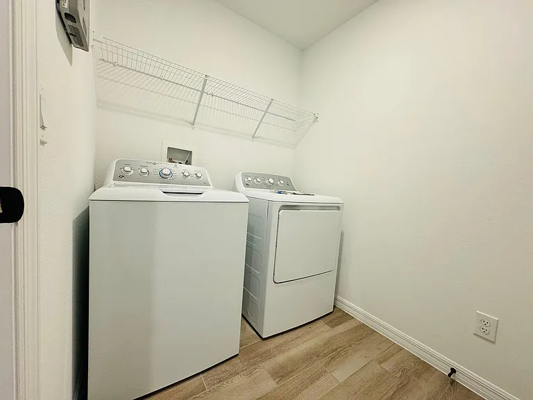2175 Derwent Dr — Photo 25