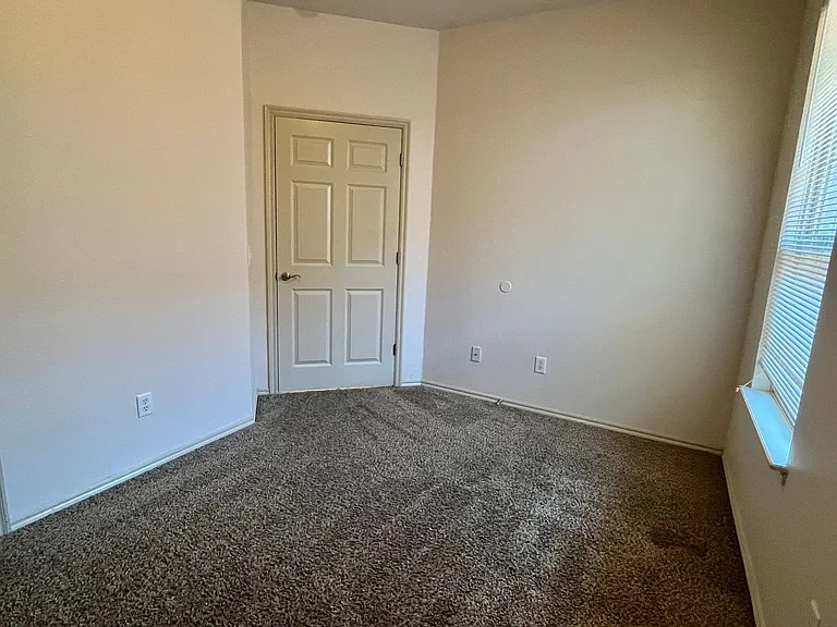 618 Sisken Ct — Photo 10