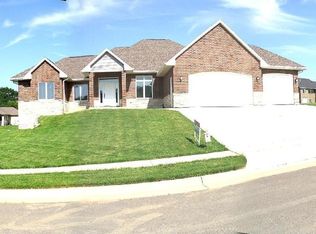 3364 Hibiscus Ln, Dubuque, IA 52001