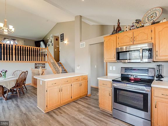 5th image of 23299 Ivywood St NW