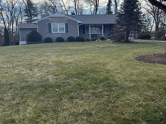 4th image of 134 Crosswicks Ellisdale Rd