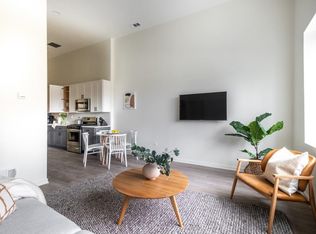 1409 W 15th St #102, Chicago, IL 60608