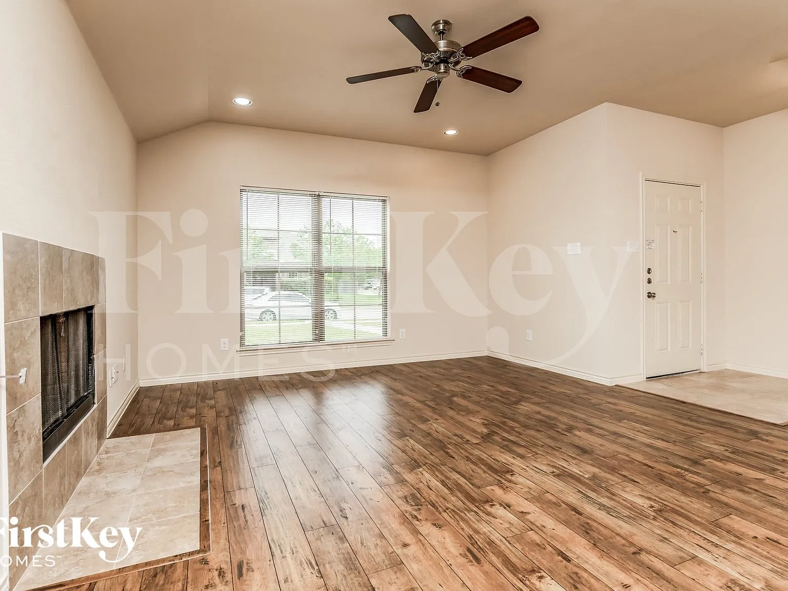 4 bed, 2.0 bath, 1889 sqft, $2,490 — Photo 4