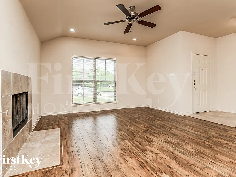 603 Cardwell Dr — Photo 4