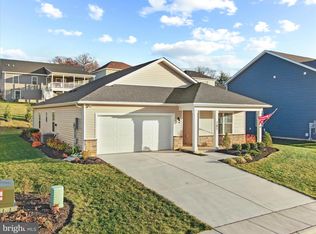 387 Aylesbury Ln, Martinsburg, WV 25403