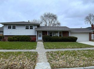 4658 W 101st St, Oak Lawn, IL 60453