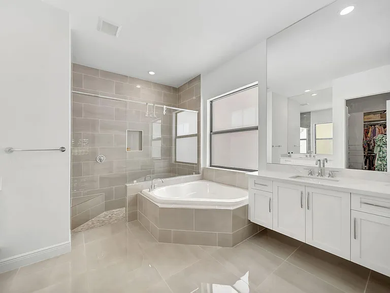 12055 Lake Trail Ln — Photo 35