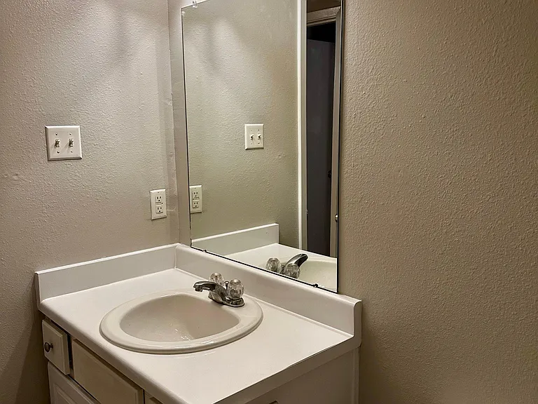 1585 Nichole Woods Dr — Photo 28