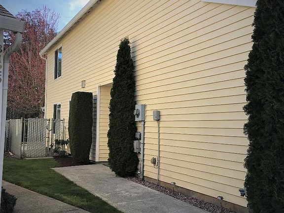 3rd image of 3121 NE 118th Ave