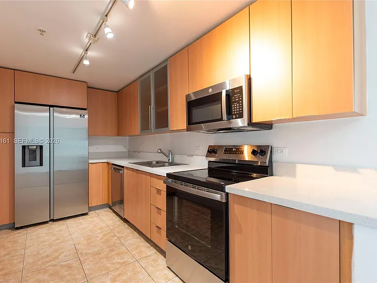 7501 E Treasure Dr #6A — Photo 3