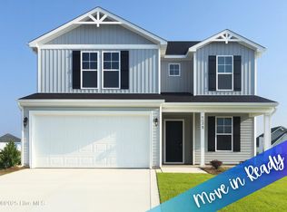 2215 Roadster Pony Ln, Hope Mills, NC 28348