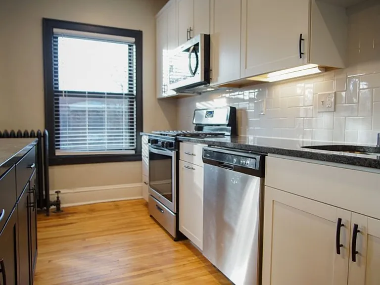 LorWest Flats — Photo 18