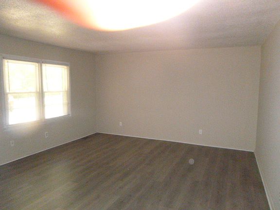 5th image of 1165 Hartman Ave