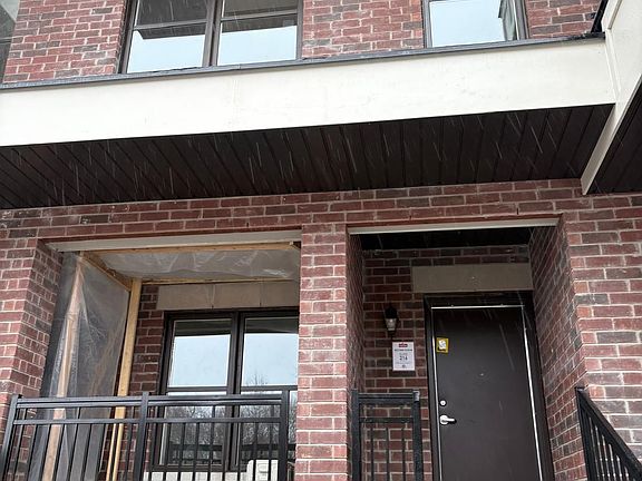 4th image of 15100 Yonge St #211
