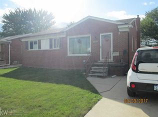 28913 Hughes St, Saint Clair Shores, MI 48081