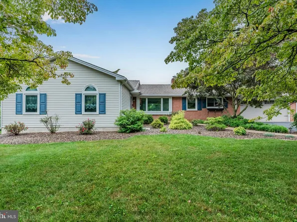 1715 Cedar Cliff Dr, Camp Hill, PA 17011