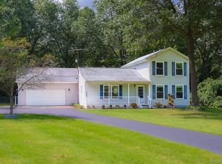9427 Andersonville Rd, Clarkston, MI 48346
