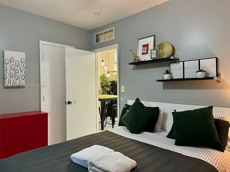 1130 NE 81st St #3 — Photo 14