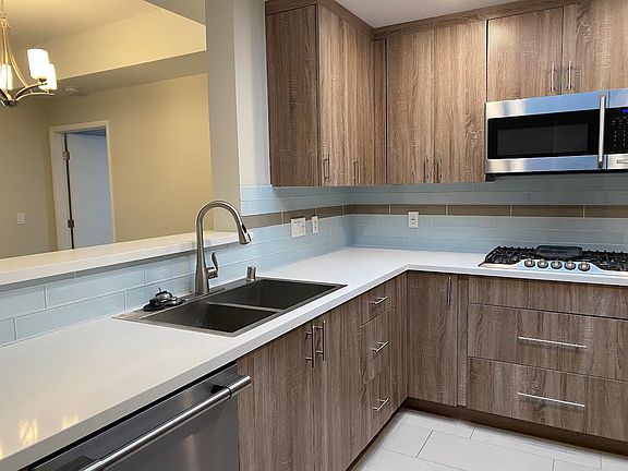 4th image of 10909 Hartsook St APT 404