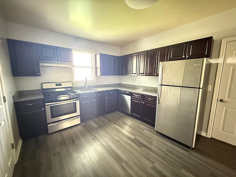 150 Rockford Ave — Photo 8