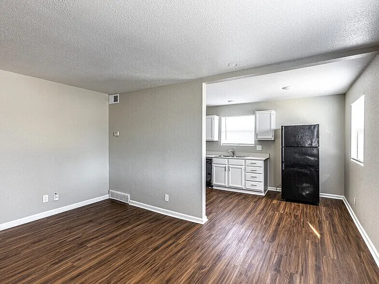 Greenway Apartments — Photo 9