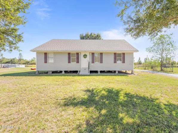 1053 Carolyn Rose Dr, Breaux Bridge, LA 70517