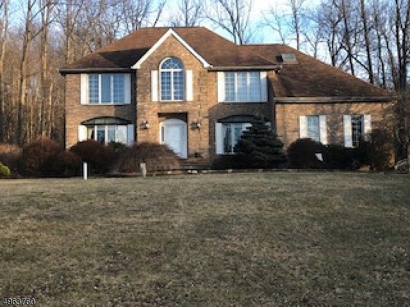 1st image of 1 Cecilia Ct