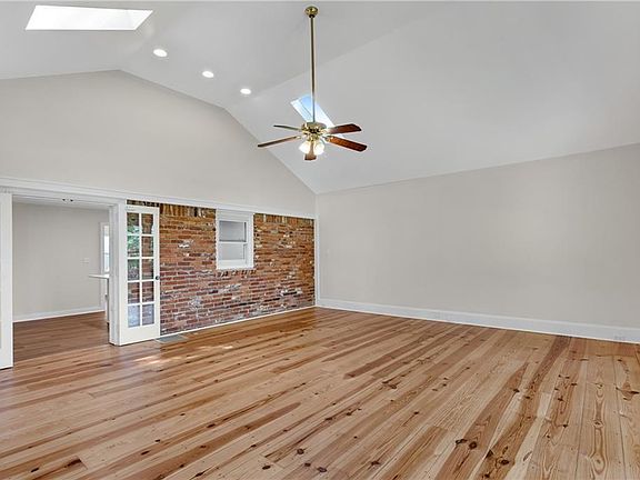 4th image of 484 Pineview Dr SE