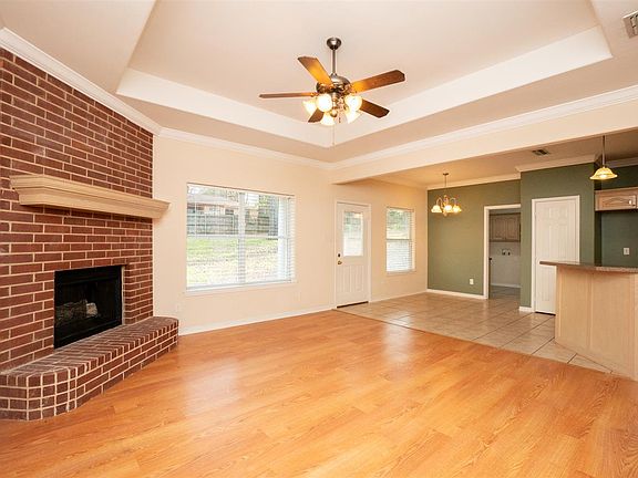 2nd image of 318 Woodway Ln