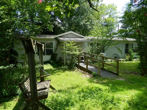 412 NW 10th St, Fairfield, IL 62837