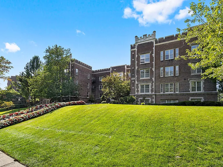 Worthington House Apartments — Photo 19