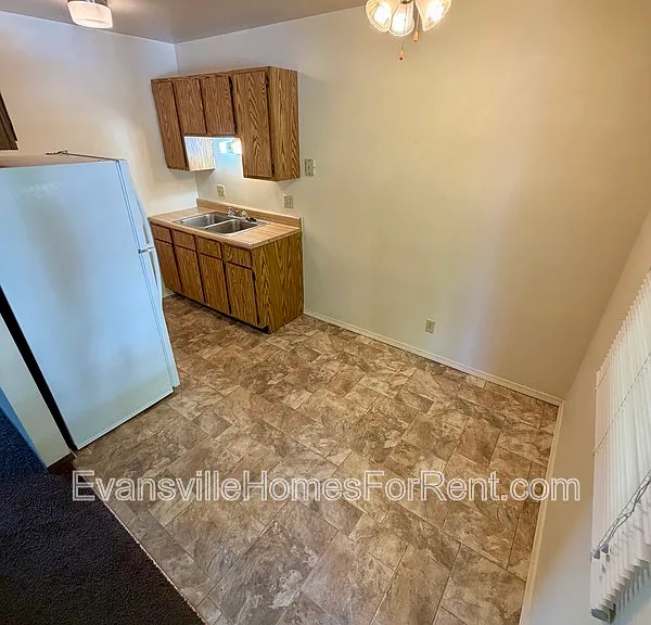 437 S Bosse Ave — Photo 4
