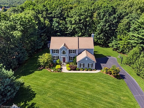 2nd image of 32 Howarth Dr