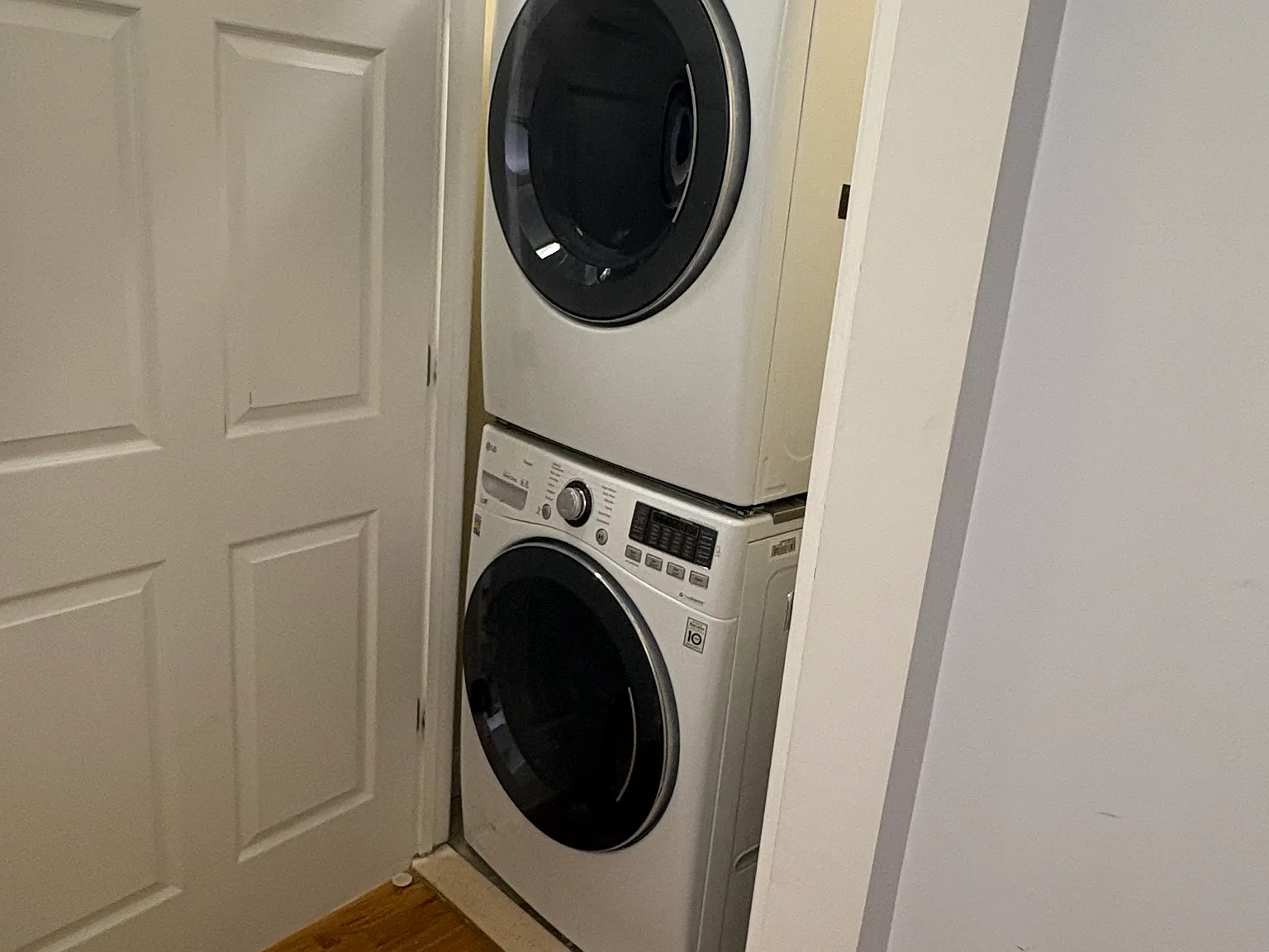 3 bed, 1262 sqft, $2,600 — Photo 2