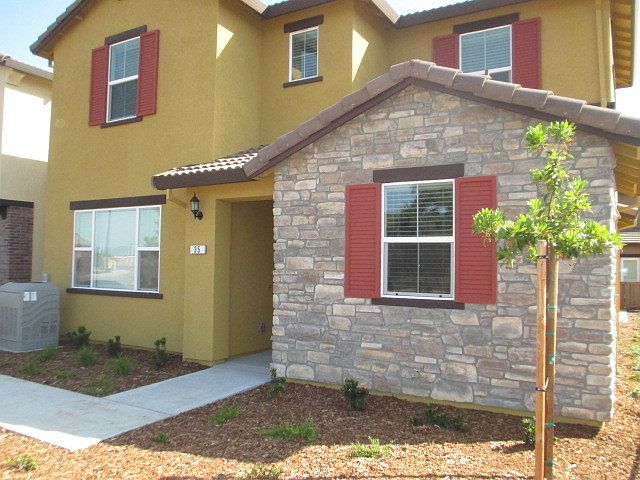 1st image of 35 Huddlestone Cir