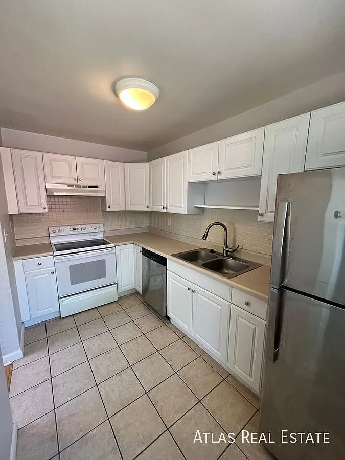 Charming Rosedale Bungalow with In-Unit Laundry & Prime Denver Location — Photo 1