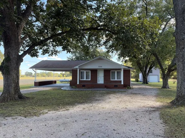 1222 Saint Anna Rd, Pembroke, NC 28372