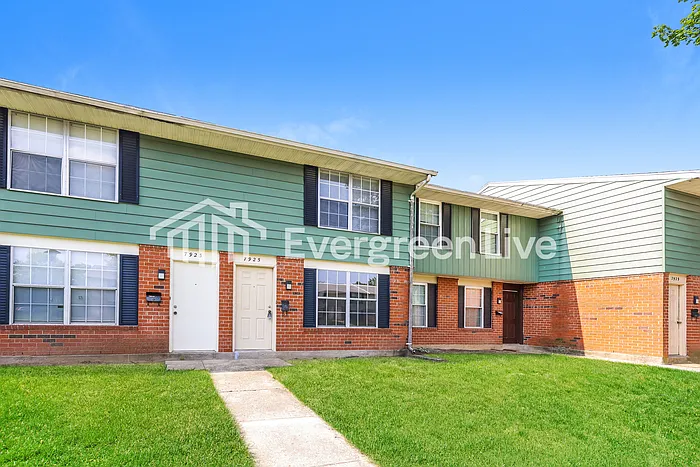 2 bed, 1.5 bath, 1094 sqft, $995 — Photo 2