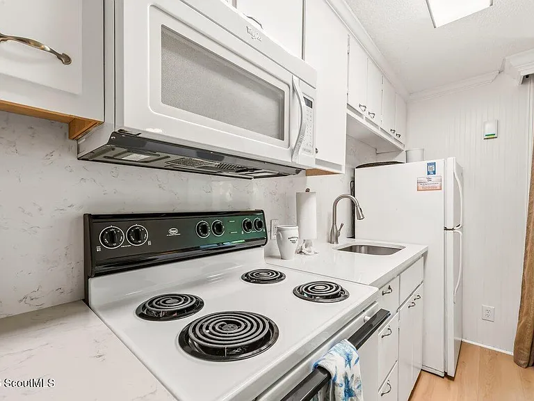 1175 N Beachview Dr #214 — Photo 10