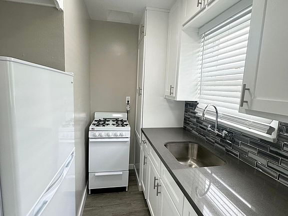 5th image of 1017 Pacific Ave APT 14