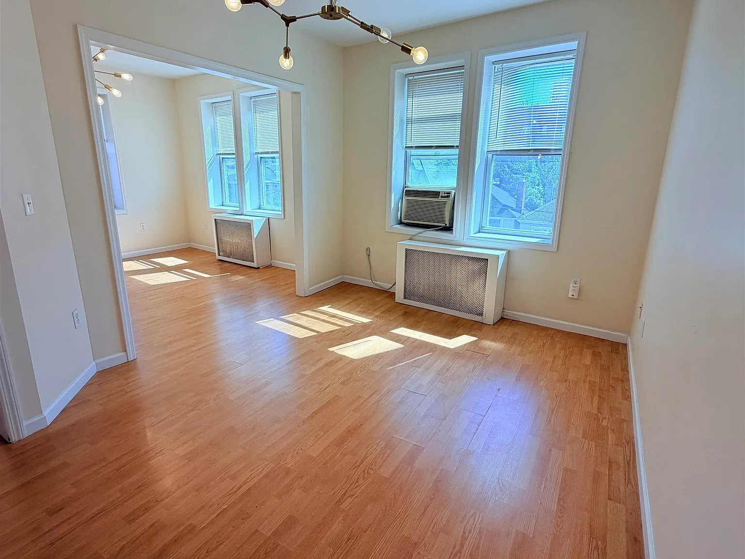 3 bed, 1.0 bath, 1010 sqft, $2,650 — Photo 4