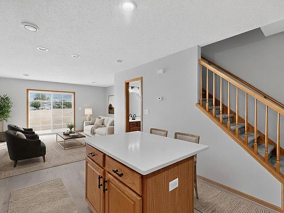 5th image of 626 Pointe Ct SW