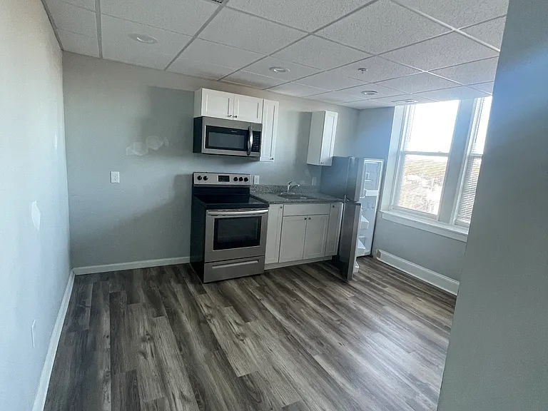 17 W Marshall St #208 — Photo 4