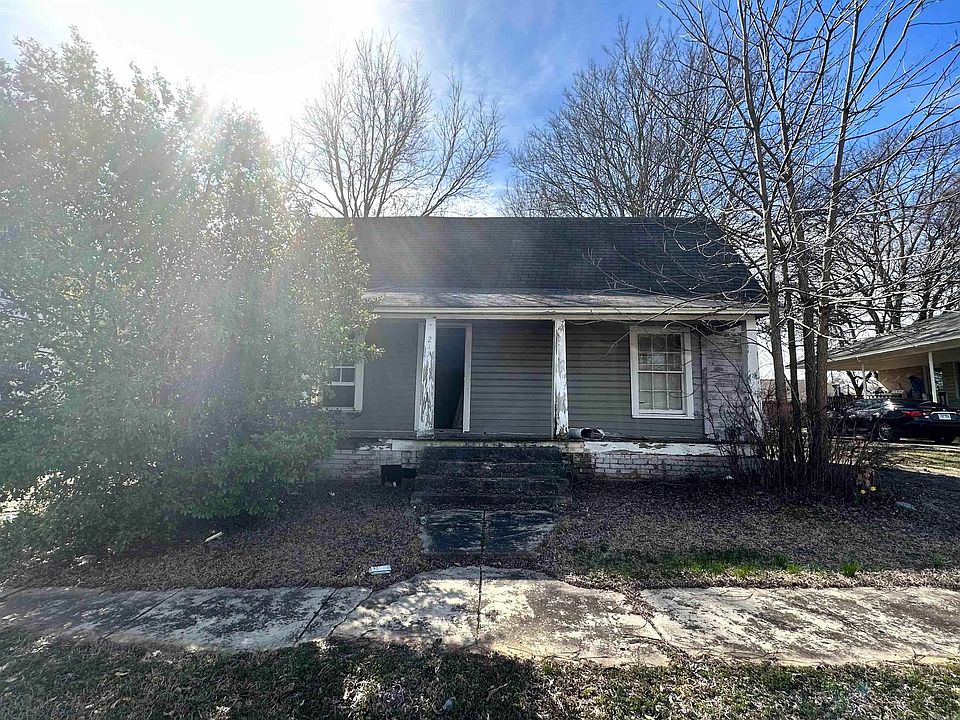 2nd image of 217 Clay St