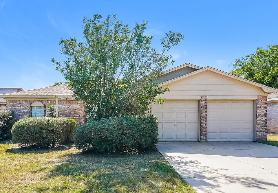 2515 Village Circle Dr