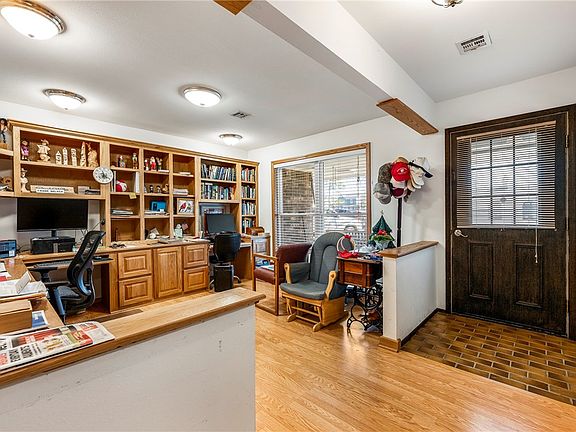 4th image of 708 Valley West Dr