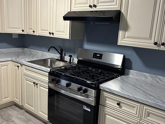 3rd image of 332 W 3rd St #1