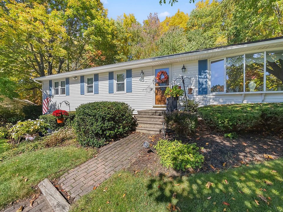 1st image of 43 Old Brook Rd